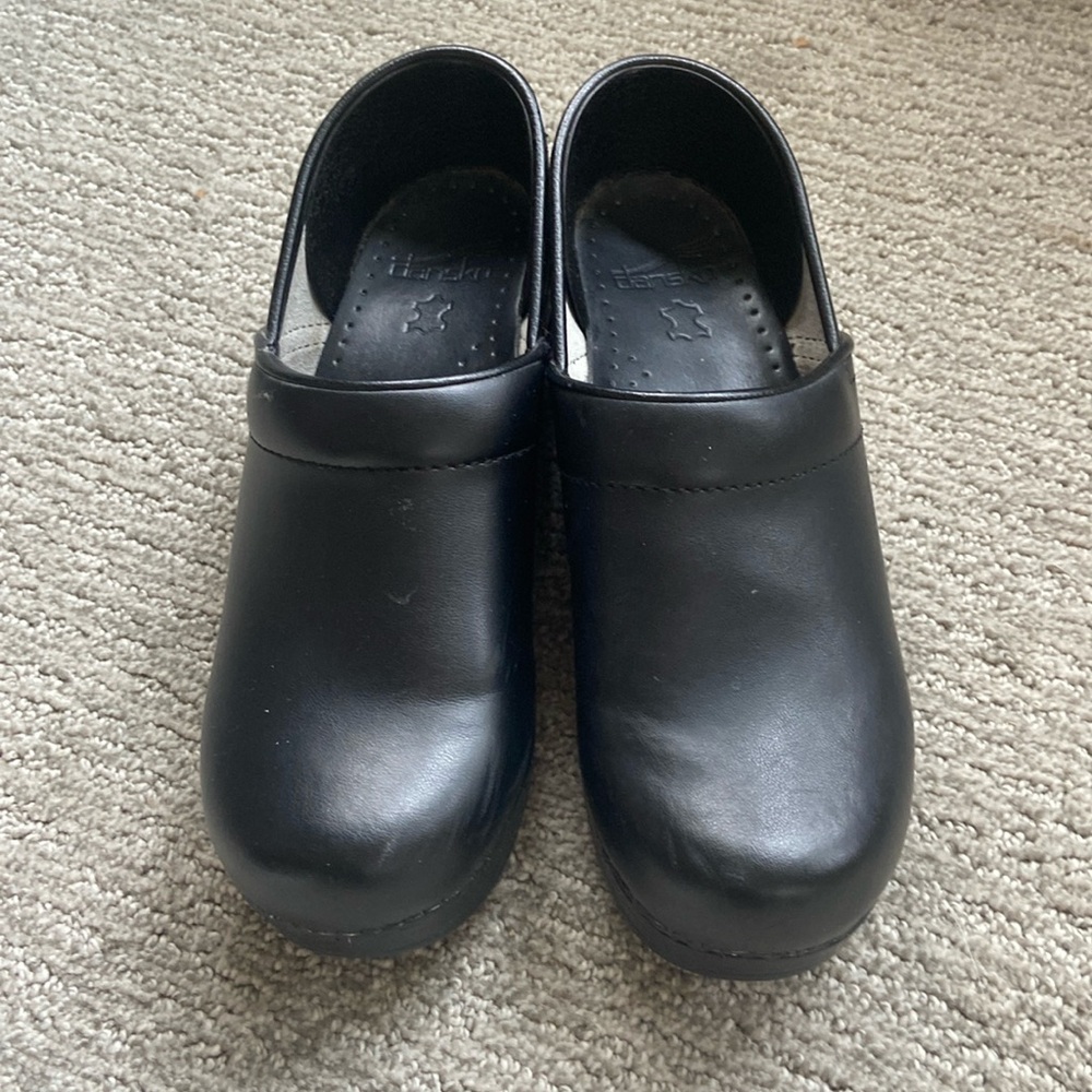 Black Dansko Clogs. Size 38.